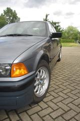 BMW Suche rostfreien BMW E 36 316 i nur Farbe ... - BMW 316 Limousine 316i e36 mit Benzin-Antrieb
