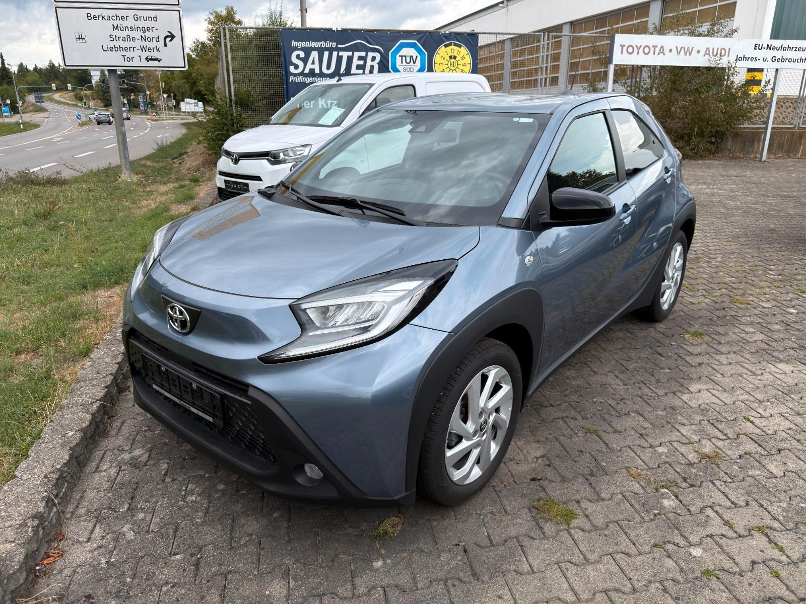 Toyota Aygo X 1.0-l-VVT-i Play / Komfort / Design