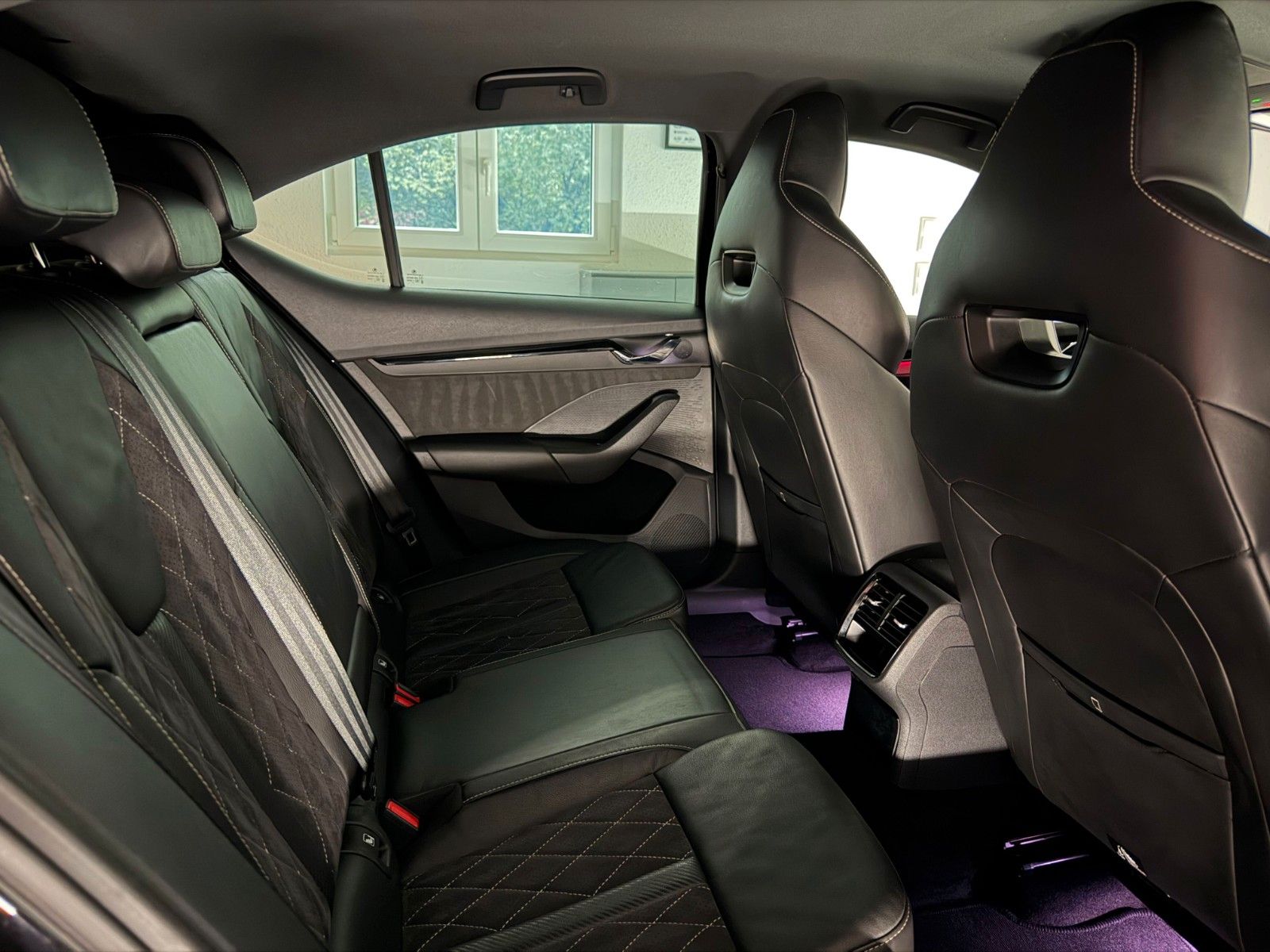 Fahrzeugabbildung SKODA Octavia Lim. RS TSI/FACELIFT/AMBI+/ACC/MASSAGE