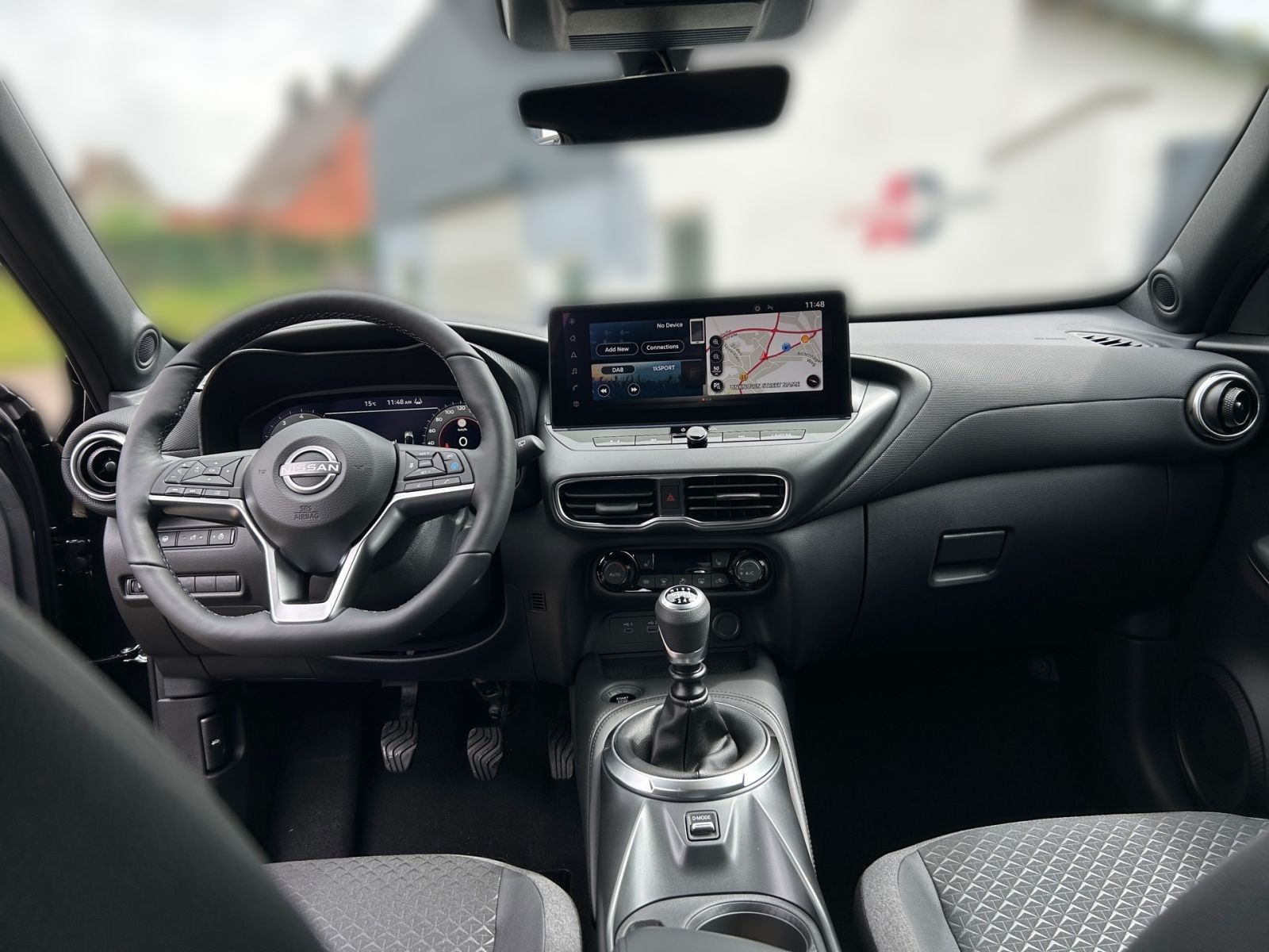 Fahrzeugabbildung Nissan JUKE 1.0 DIG-T 114 PS 6MT N-CONNECTA Tech Winter