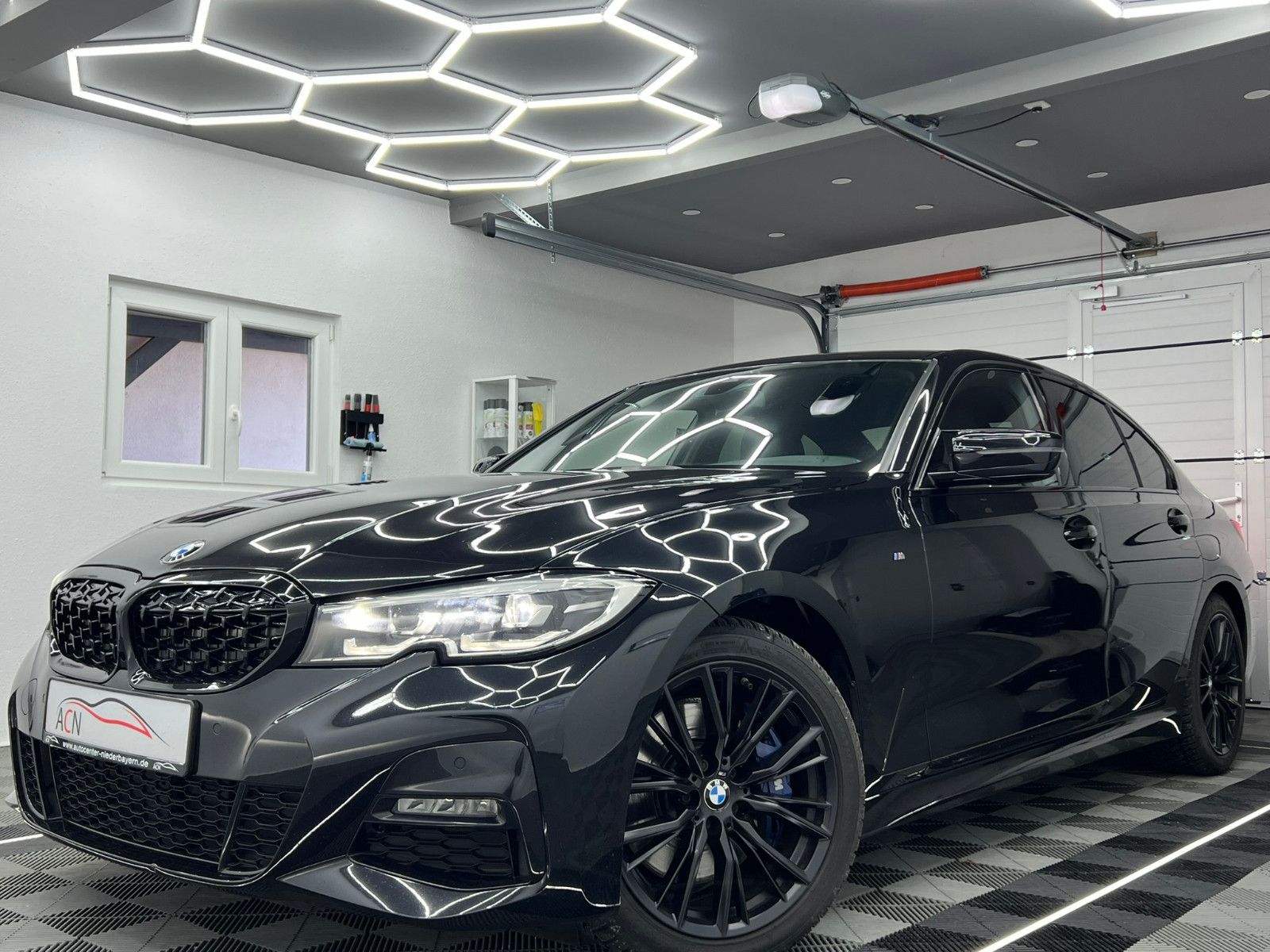 Fahrzeugabbildung BMW 330i xDrive M-SPORT/LIVE COC/HiFi/DEUTSCH
