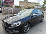 Volvo S60 D3 R-DESIGN*AUTOMATIK*NAVI*R-KAMERA*T-LEDER* - gebrauchte Volvo S60 aus dem Jahr 2014