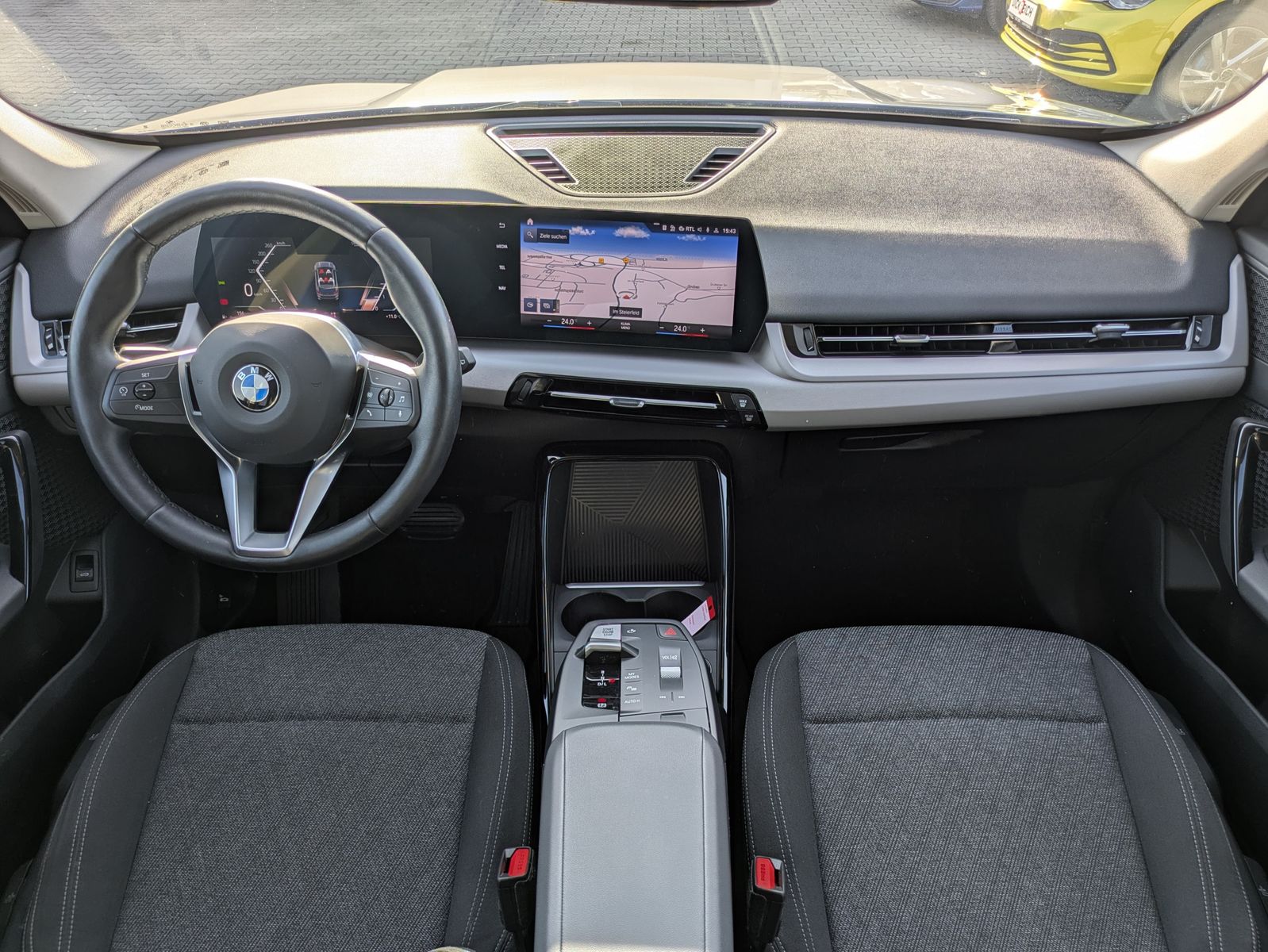 Fahrzeugabbildung BMW X1 18 d sDrive PANO/KAM/DAB/LED/SHZ/LHZ/TEMP