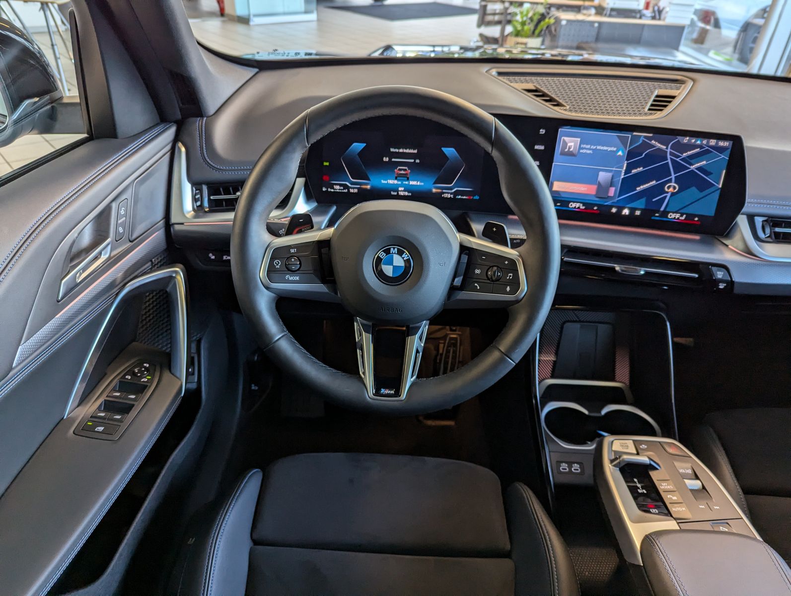 BMW X1 18 d M-Sport Pano Premium-Travel-Paket AHK - Image 20
