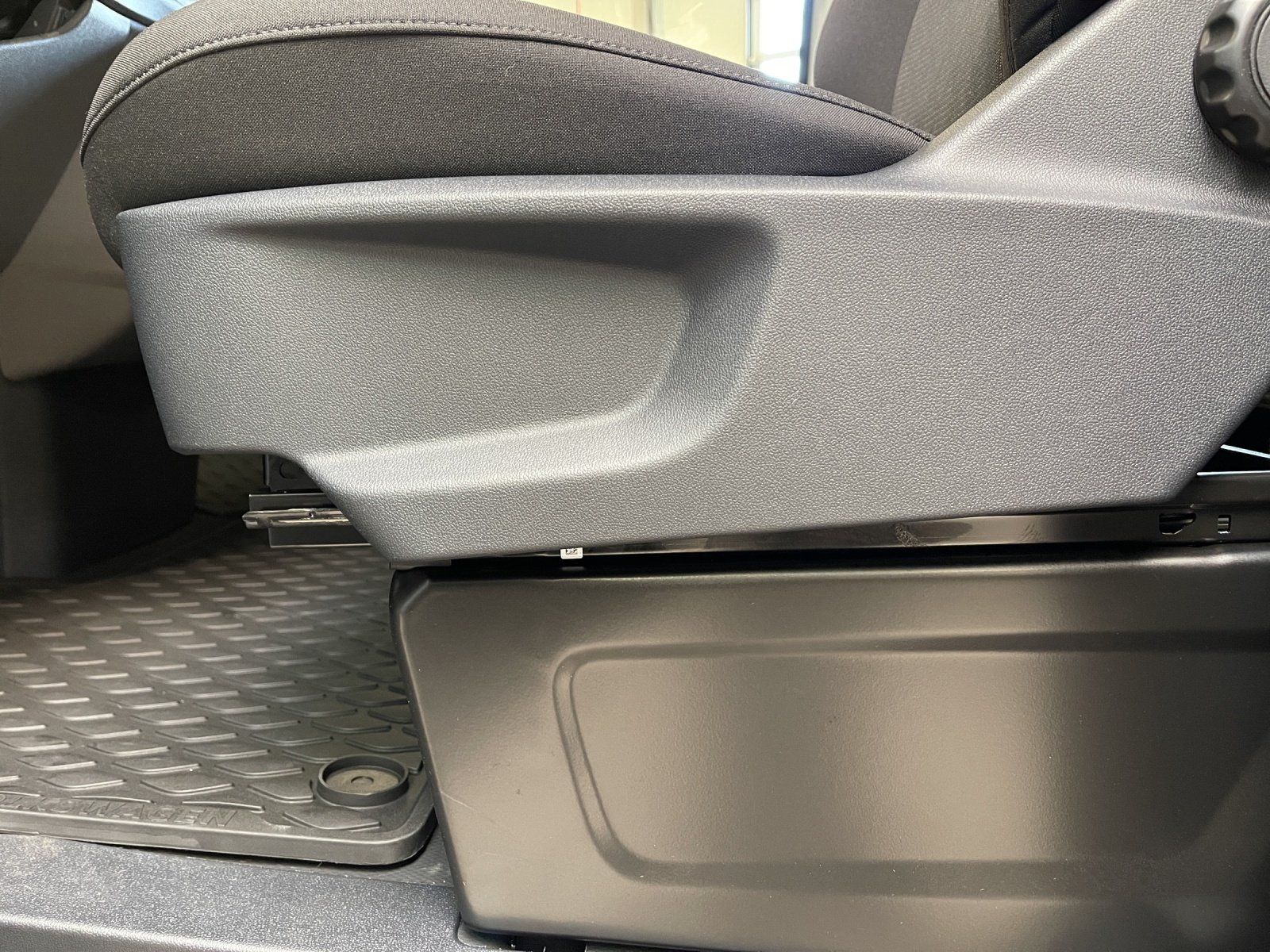 Volkswagen T7 Kombi - Bild 10