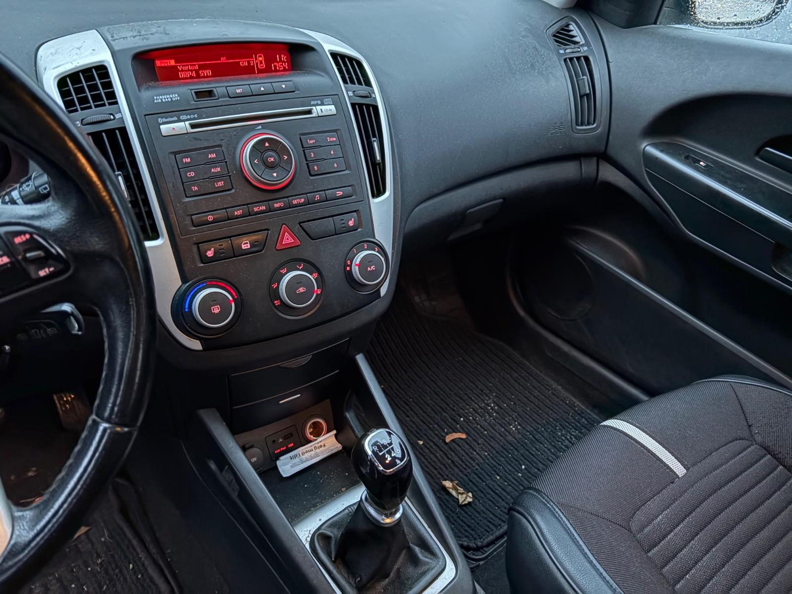 Kia cee'd 2010 — photo 9
