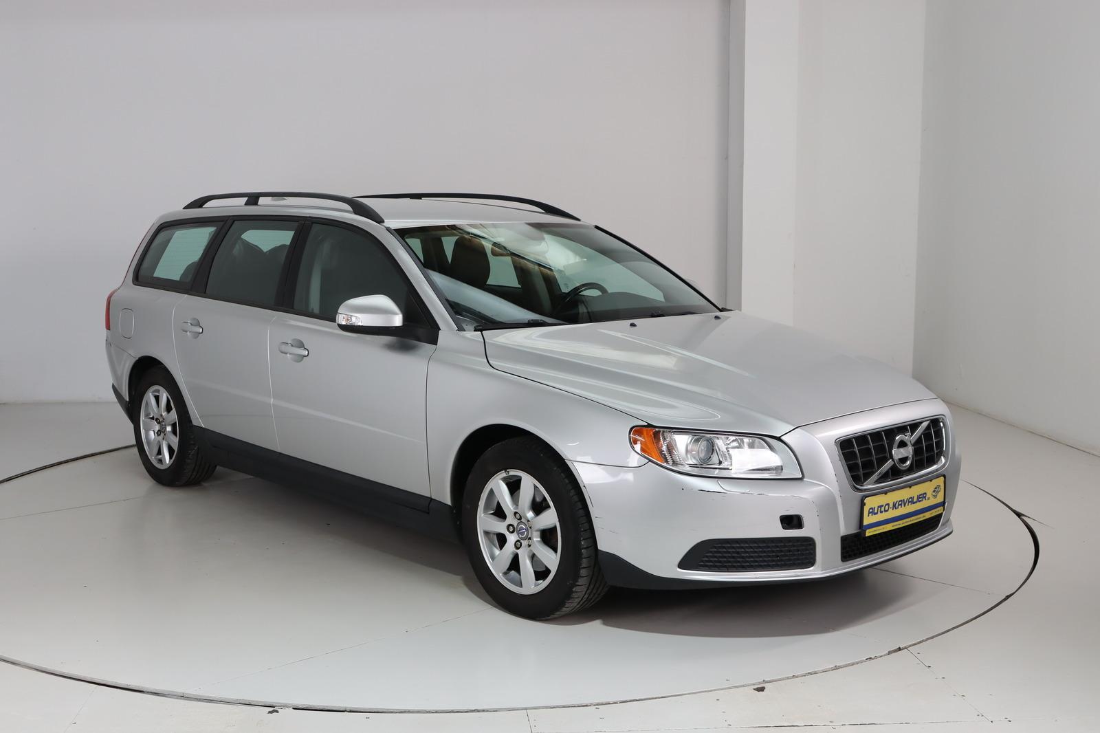 Volvo V70 2010 — interior
