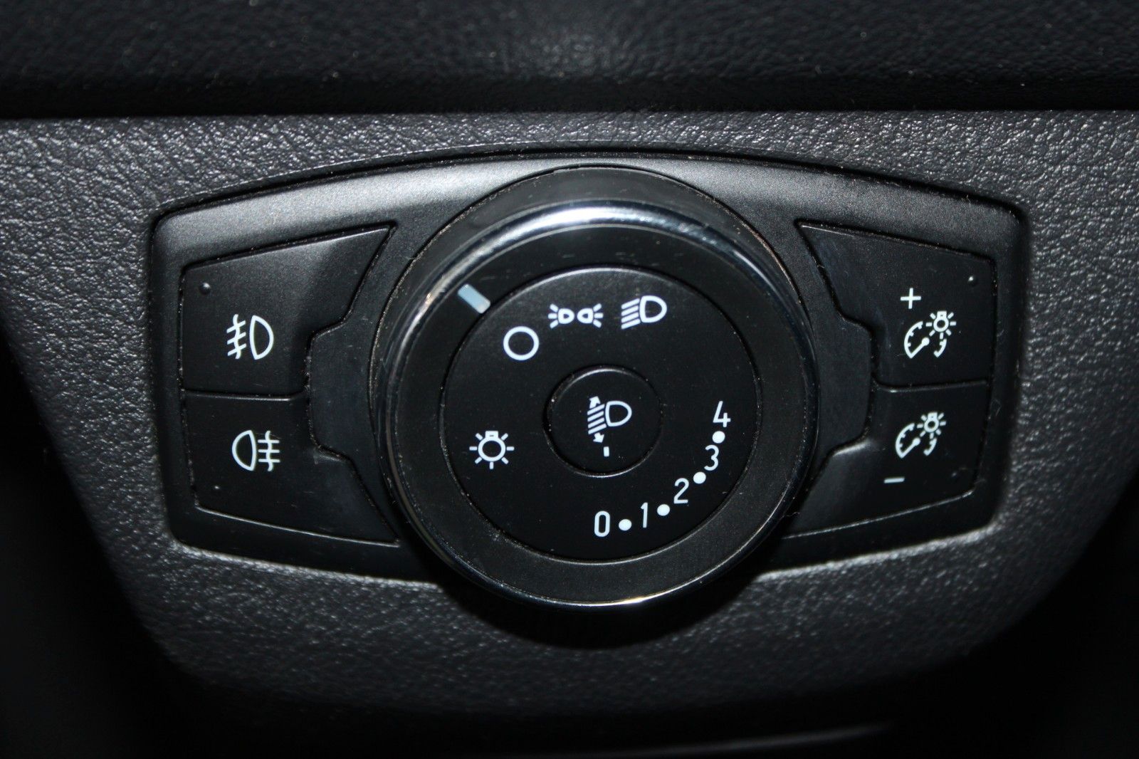 Fahrzeugabbildung Ford Transit Courier TDCI TREND KLIMA AHK WinterPaket