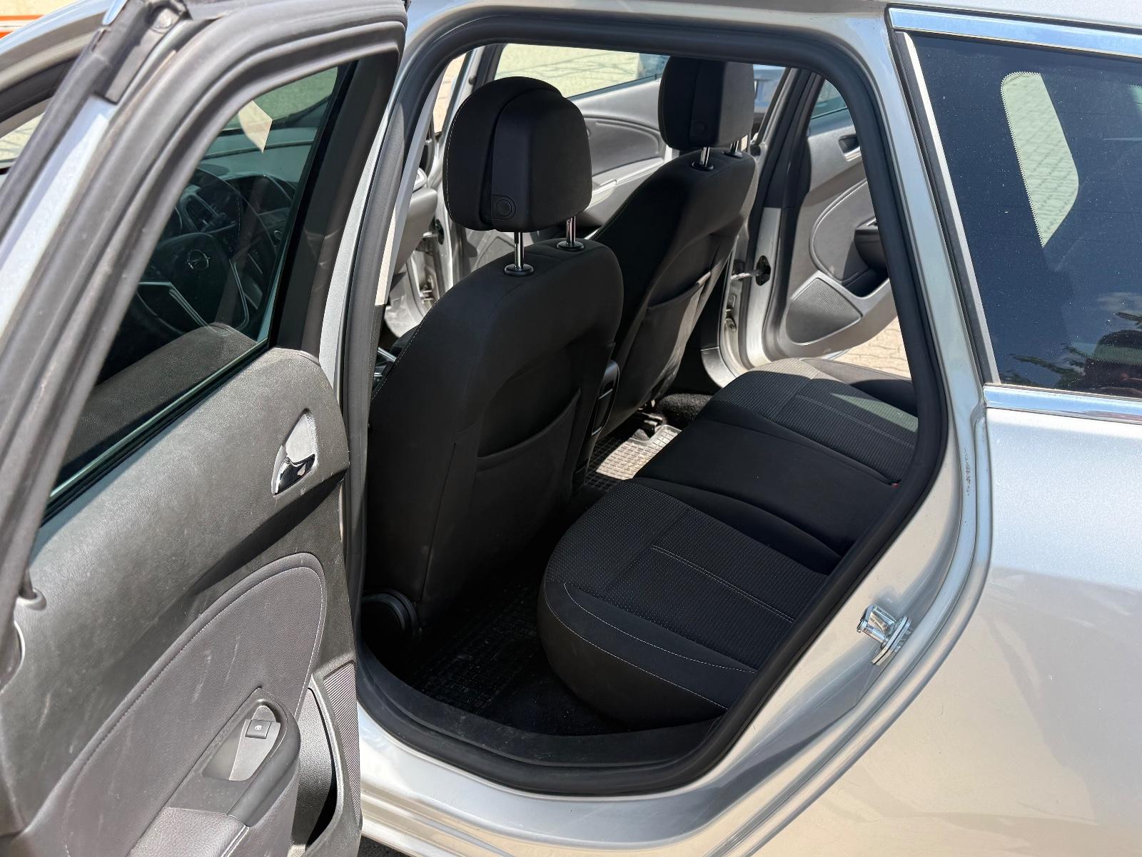 Opel Astra 2013 — photo 10