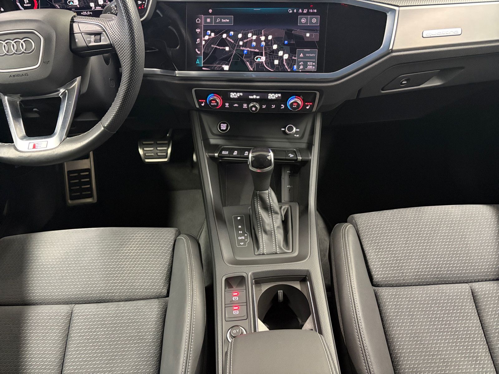 Audi Q3 45 TFSI quattro S line AHK Matrix Pano 360° foto 8