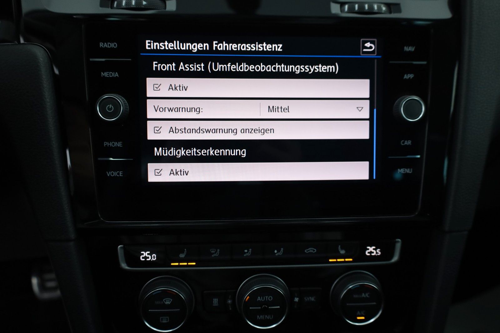 Fahrzeugabbildung Volkswagen Golf VII Lim. Join Navi,SH,ACC,PDC,Allwetter