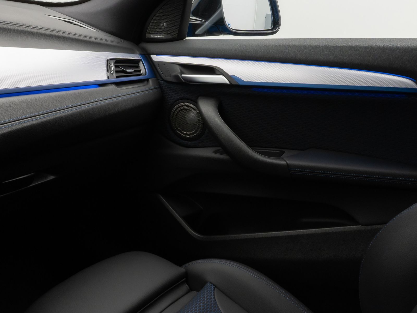 Fahrzeugabbildung BMW X2 M35i Kamera HUD DAB H/K Navi+ Alarm 19Zoll