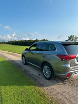 Mitsubishi Outlander 2.4 MIVEC PLUG-IN HYBRID 4WD Top Top - Mitsubishi Outlander von privat
