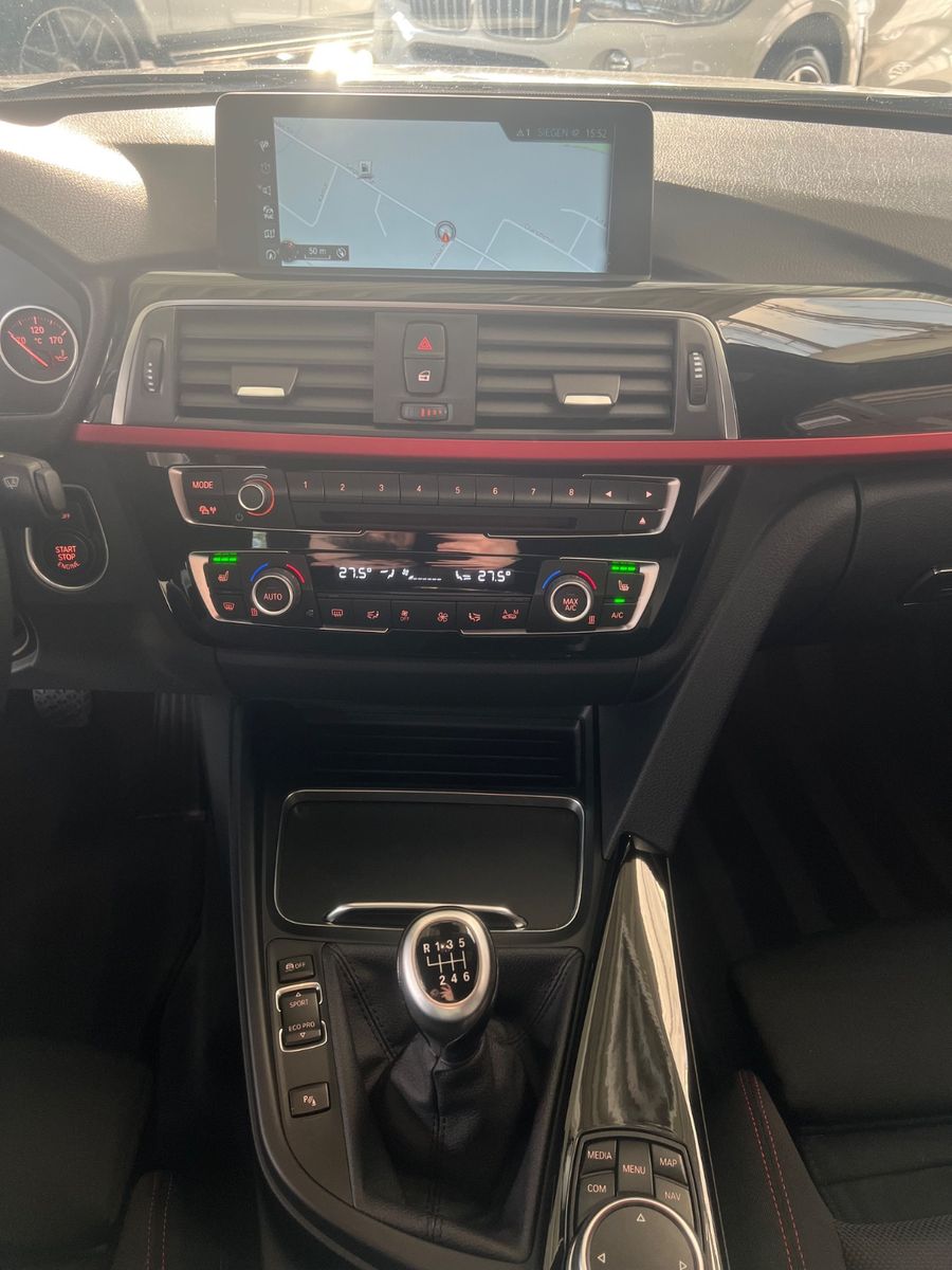 Fahrzeugabbildung BMW 320 i Touring xDrive Sport Line *NAVI PROF*LED*