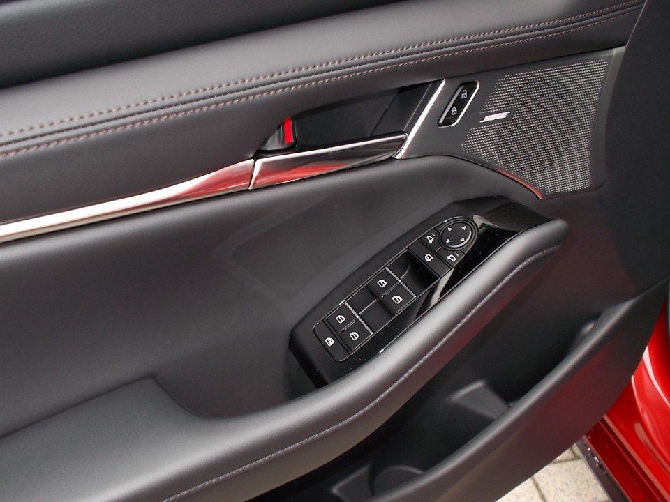 Fahrzeugabbildung Mazda 3 M-Hybrid Selection G-150 AT LEDER-S PRE-P DES-