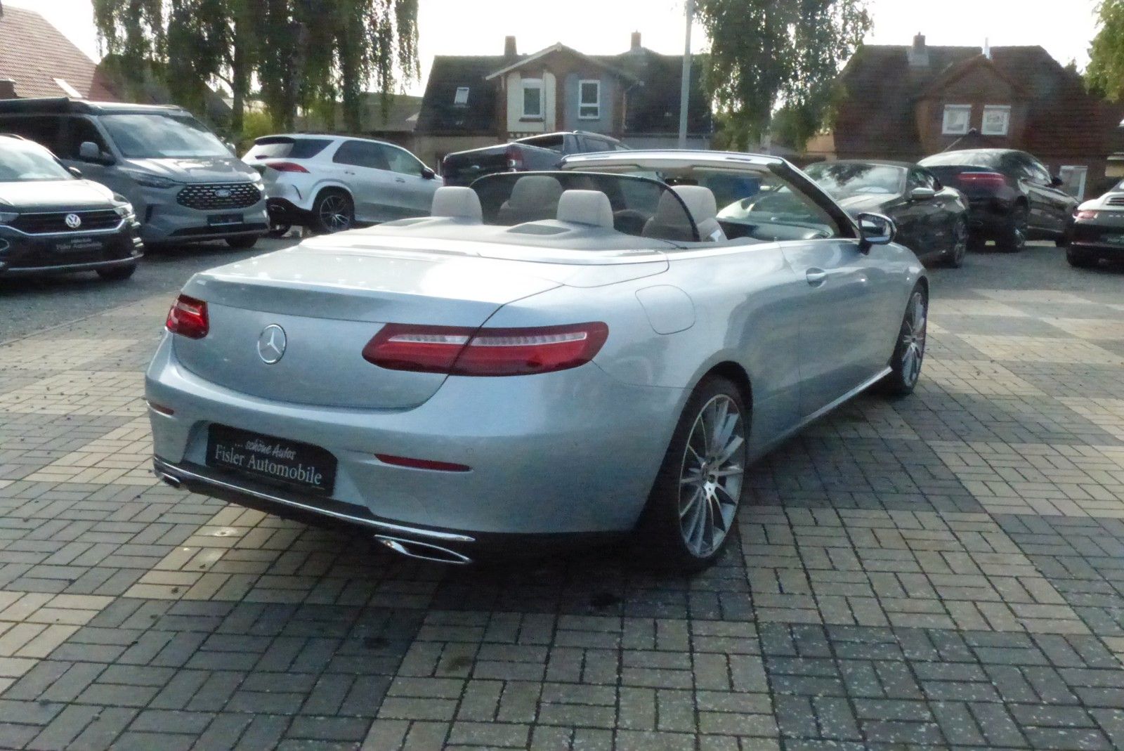 Mercedes-Benz E 200 edle Farbkombi Distronic AMG-Felgen foto 5