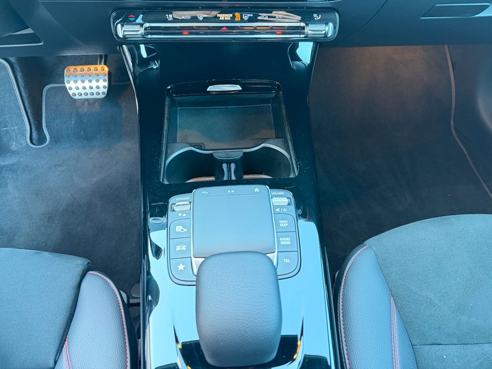 Fahrzeugabbildung Mercedes-Benz A 220 d 4 MATIC AMG Night+LED+DAB+Carplay+19"