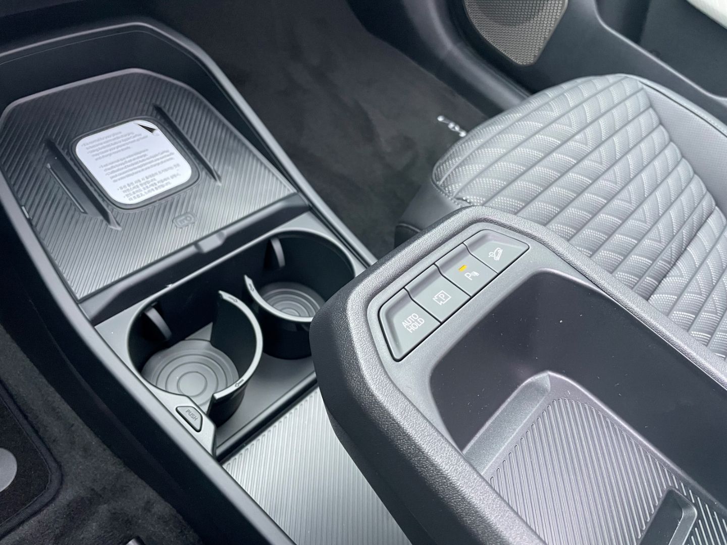 Fahrzeugabbildung Kia EV4 Fastback Kamera Schiebedach Sitzbelüftung