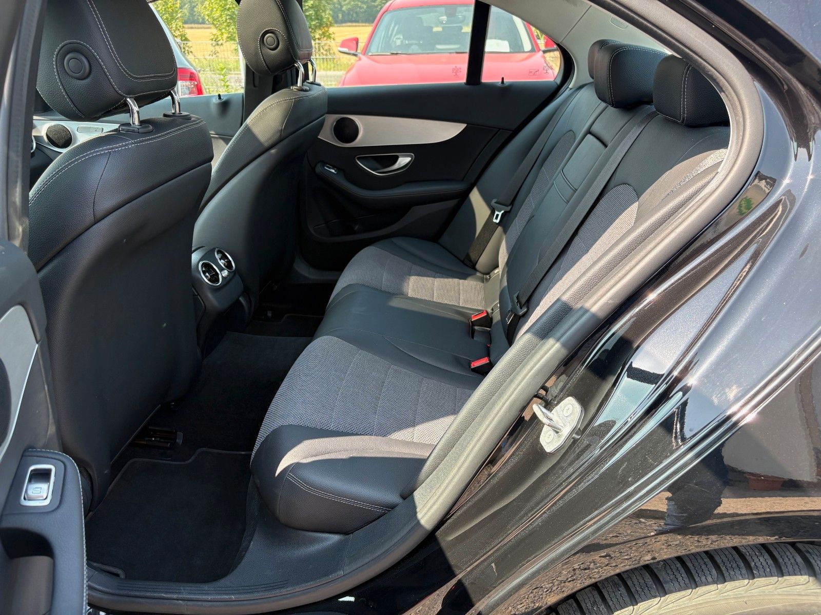 Fahrzeugabbildung Mercedes-Benz C 200 4Matic Aut. AVANTGARDE Navi LED GSD SPORTS