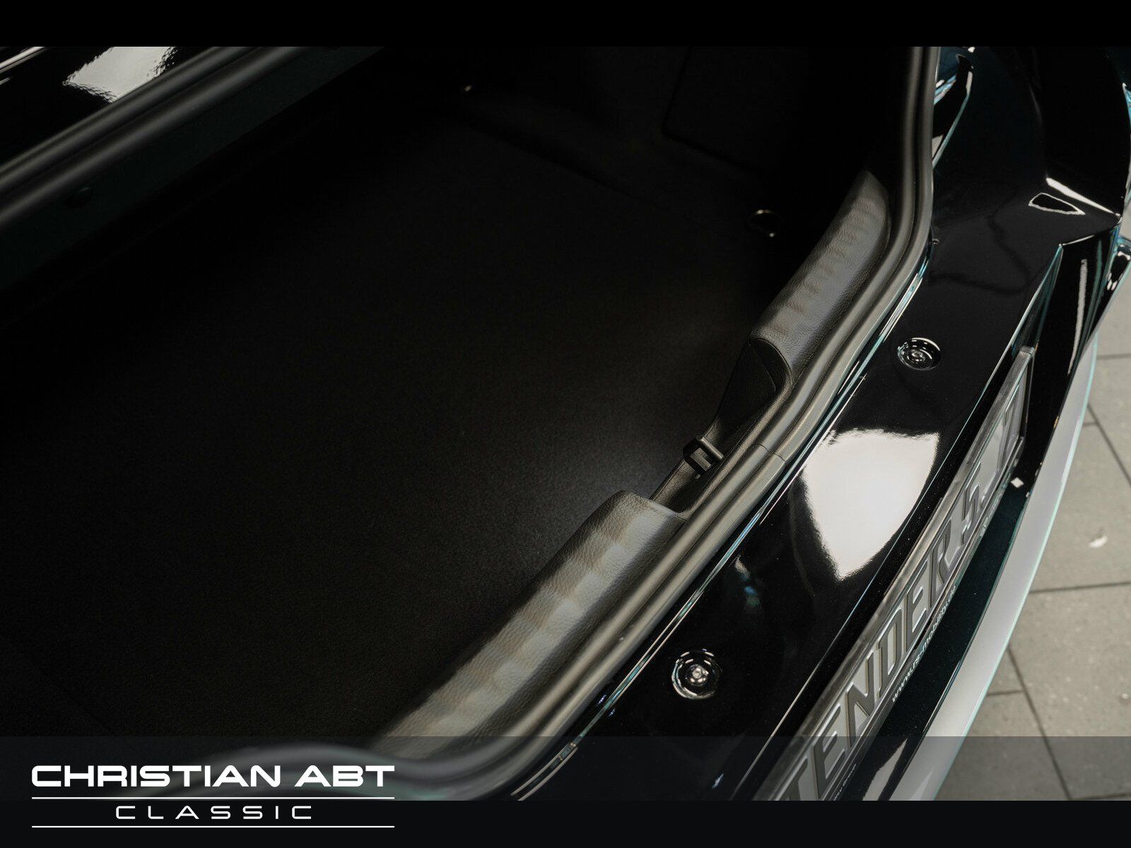 Fahrzeugabbildung BMW Estella Tender 5.7 Carbon-Kit * 1 of 1 * M40i