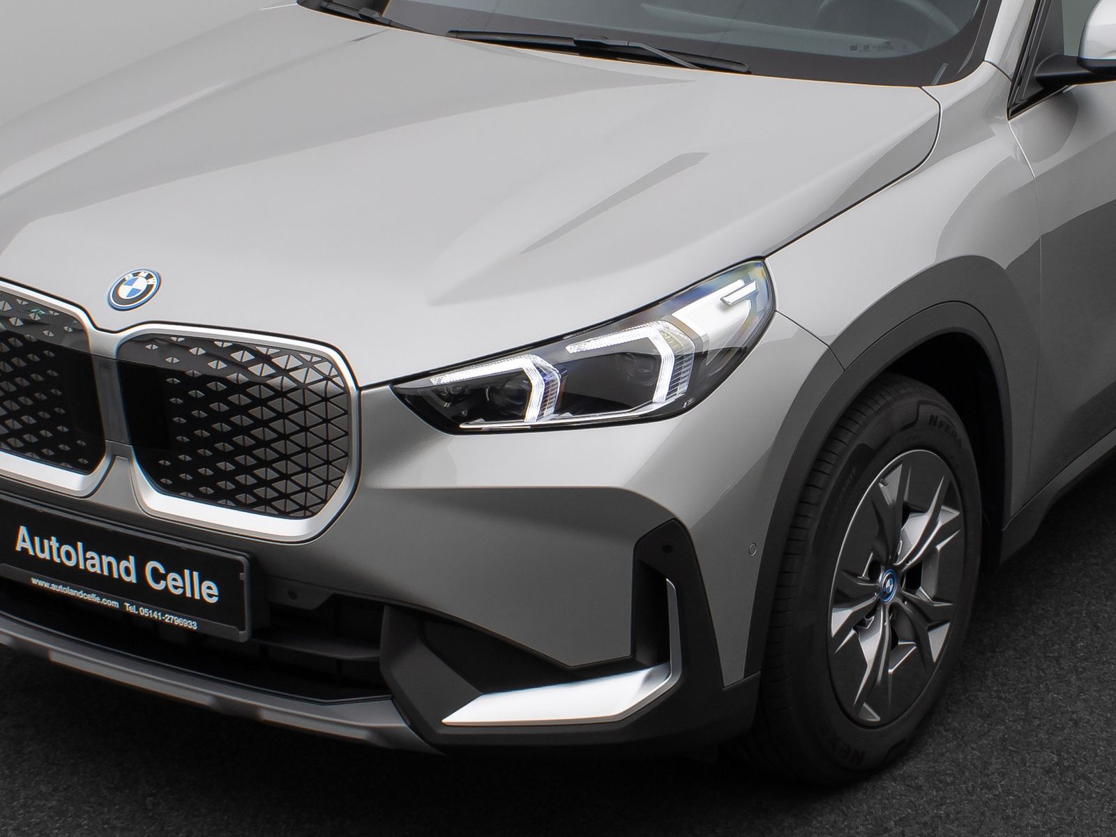 Fahrzeugabbildung BMW iX1 eD20 Kamera DAB Fernlichtassis Komfort Sport