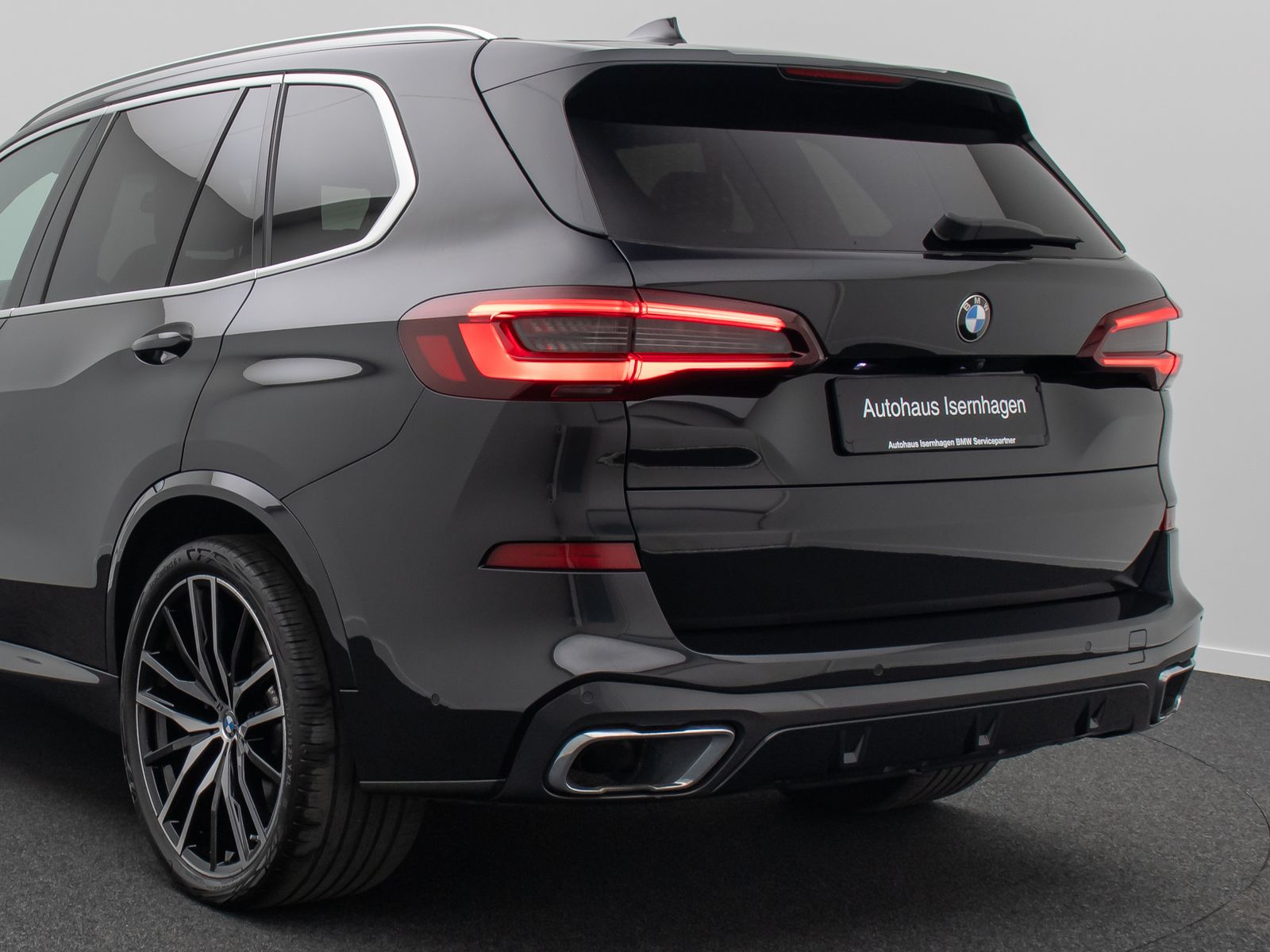 Fahrzeugabbildung BMW X5 xD30d M Sport B&W HUD DAB Panorama 22Zoll