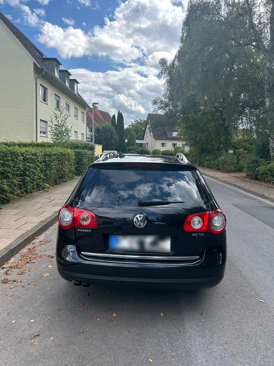 Volkswagen Passat 2008 — rear view