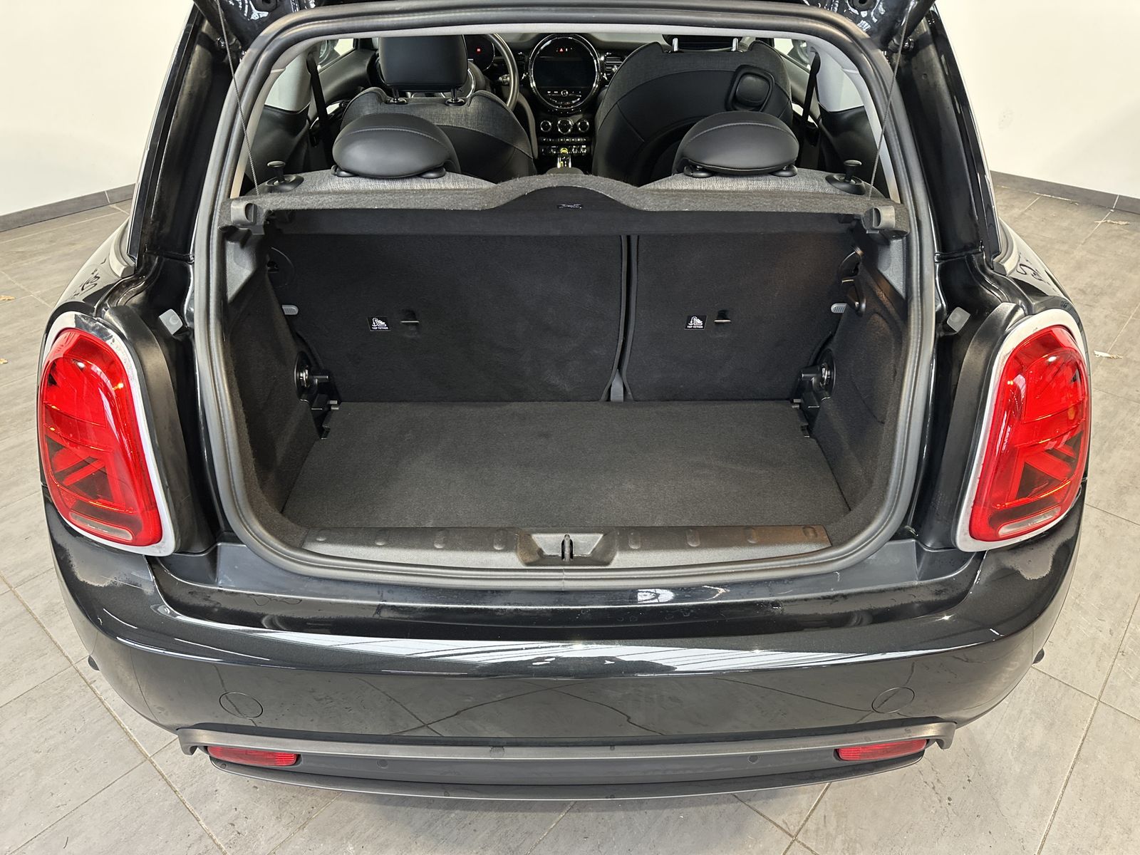 Fahrzeugabbildung MINI Cooper SE Classic Trim NAV+LED+SHZ+DRASSISTANT