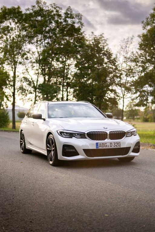 Image of BMW 320