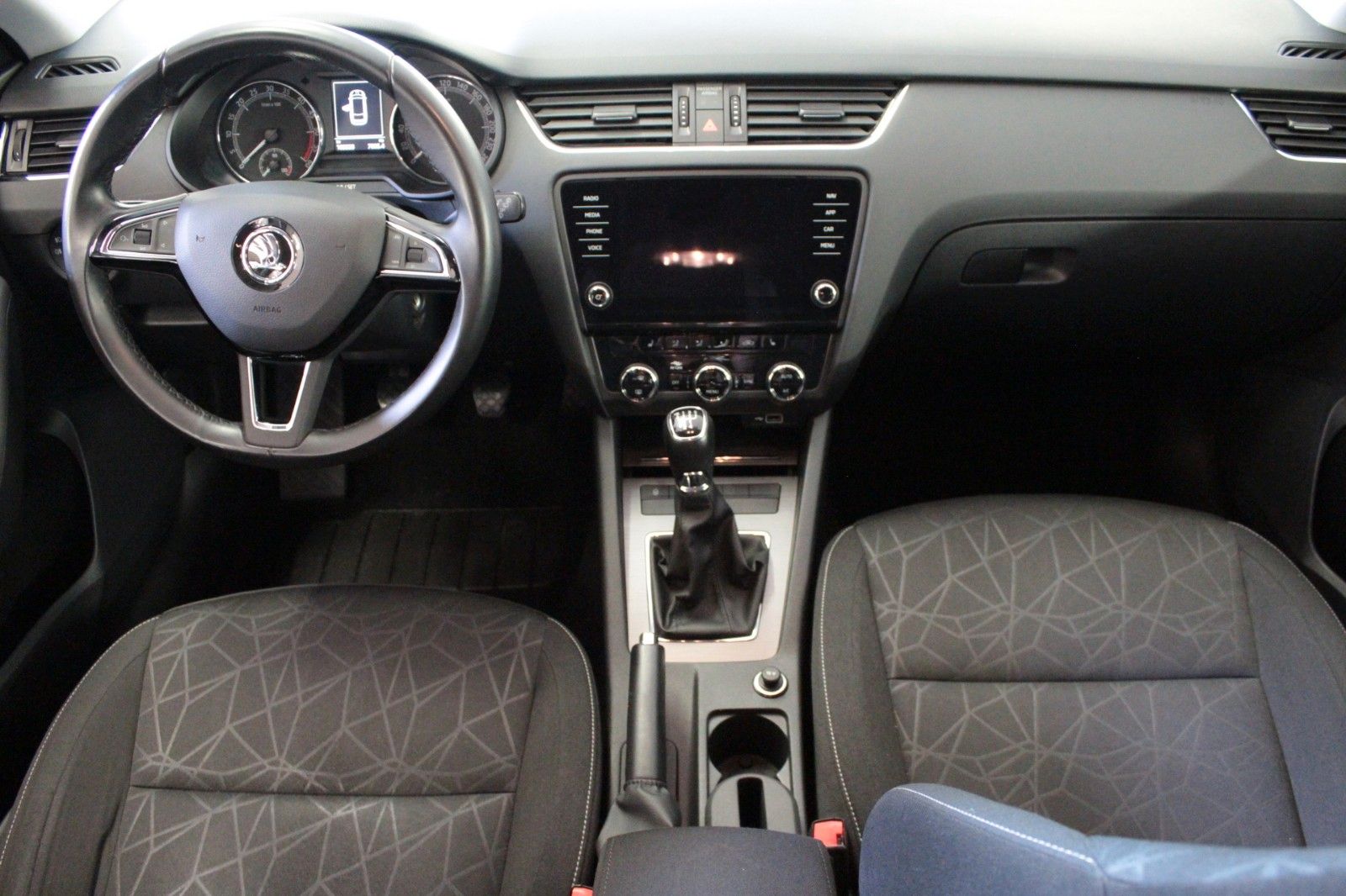 Fahrzeugabbildung SKODA Octavia 1.6 TDI CLEVER Combi  Navigation