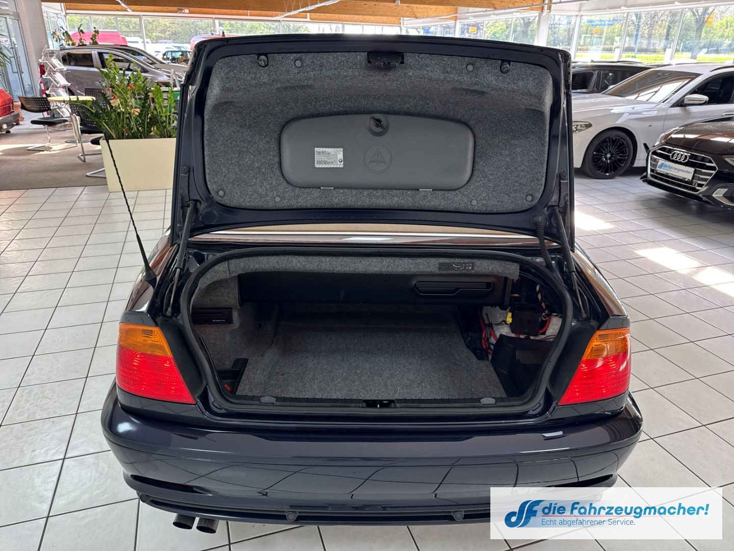 Fahrzeugabbildung BMW 320 Ci Cabrio El. Verdeck Hardtop Navi Leder Kli