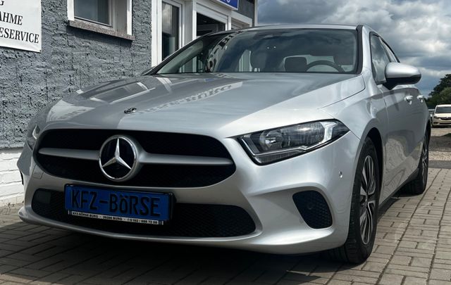 Mercedes-Benz A180 *Kamera*Volldigital*LED*1. Hand*Carplay*