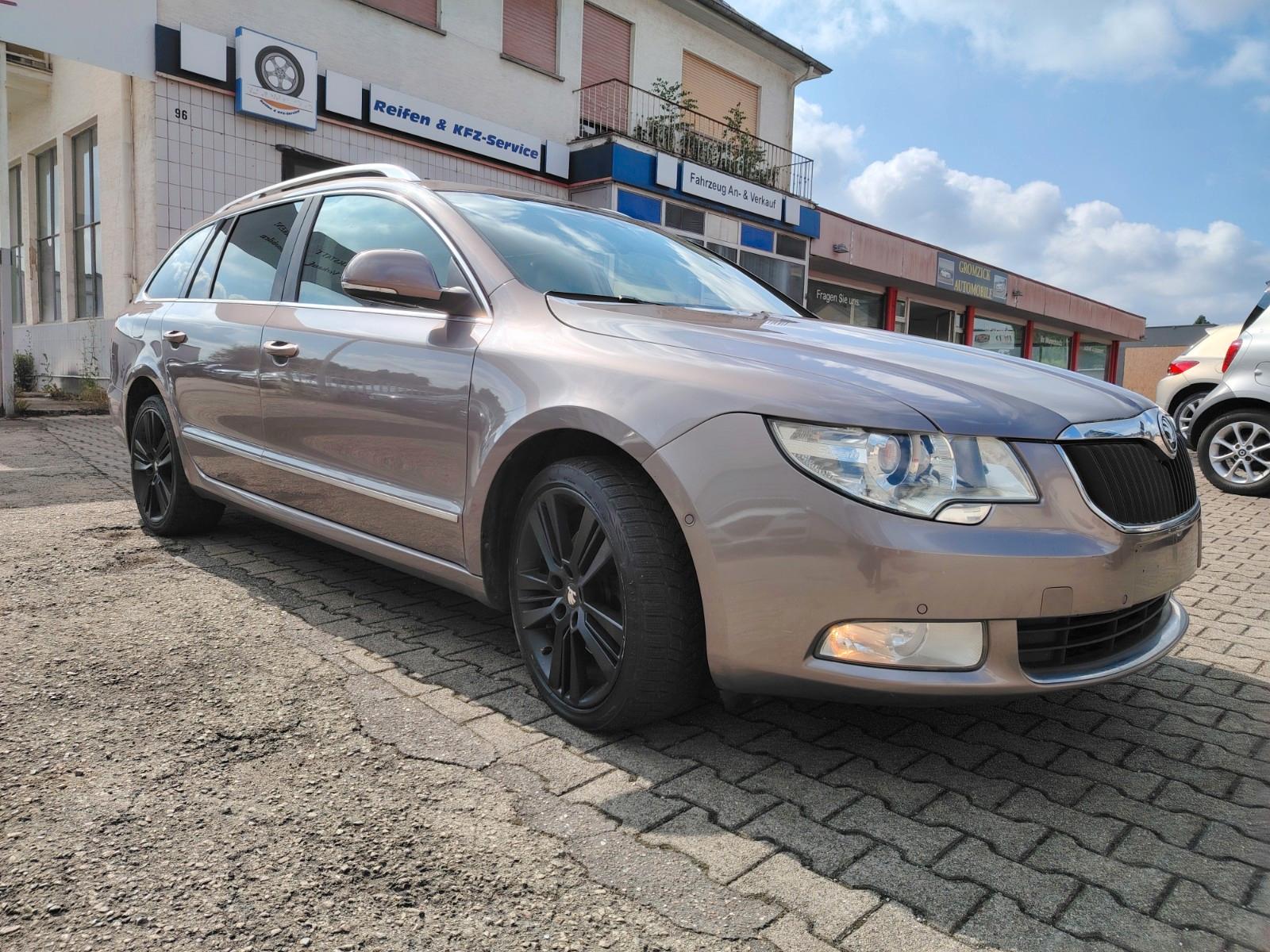 Skoda Superb Combi Elegance, Xenon,PDC,Navi,Leder,AHK