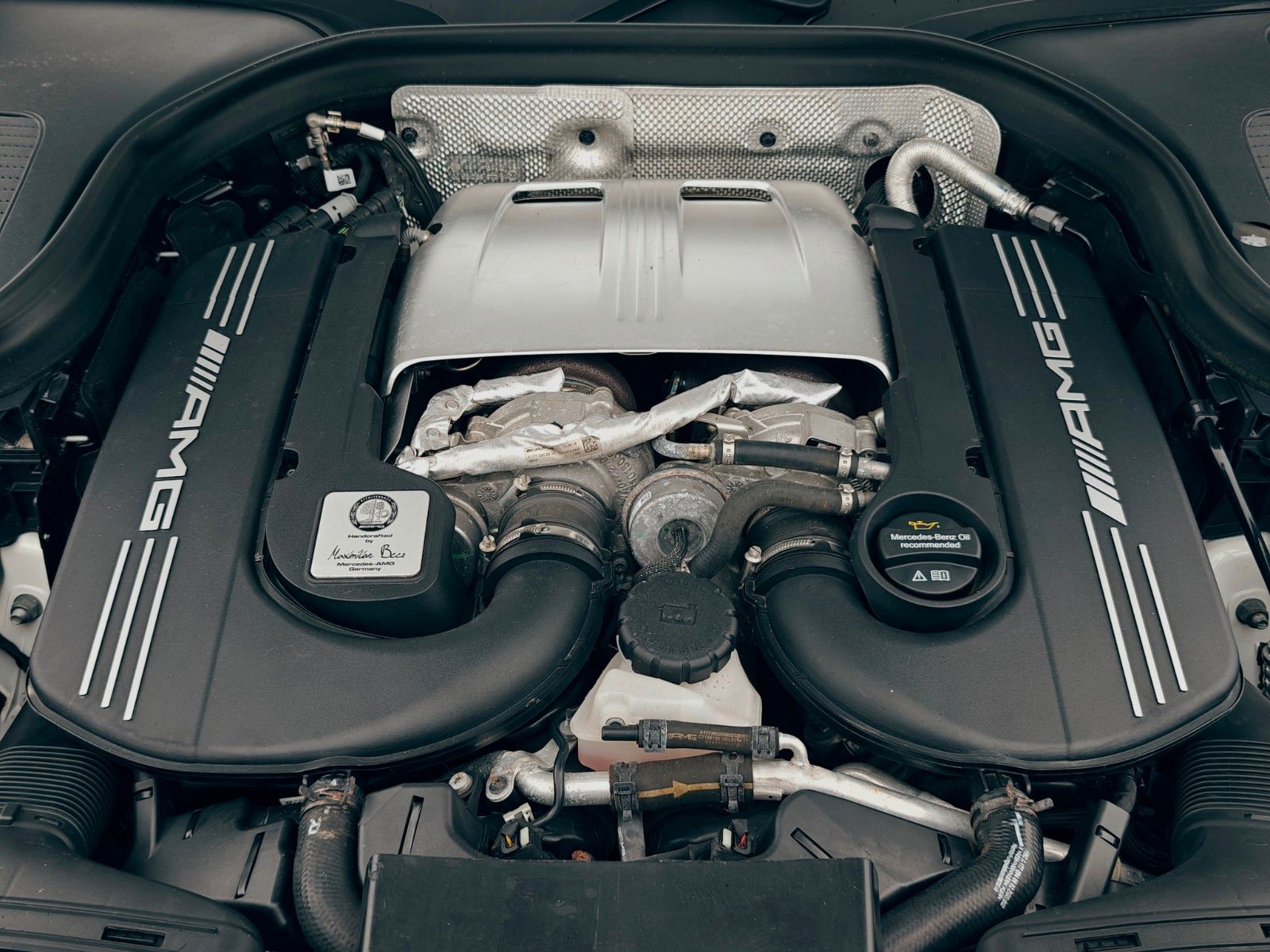 Fahrzeugabbildung Mercedes-Benz GLC 63 AMG 4Matic+, Burmester, Schalensitze, 360