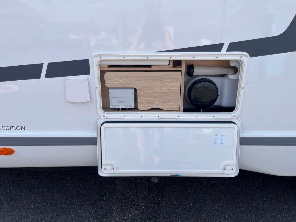 Challenger 317 Ultimate Solar Markise mit Hubbett – Foto 7 von 27