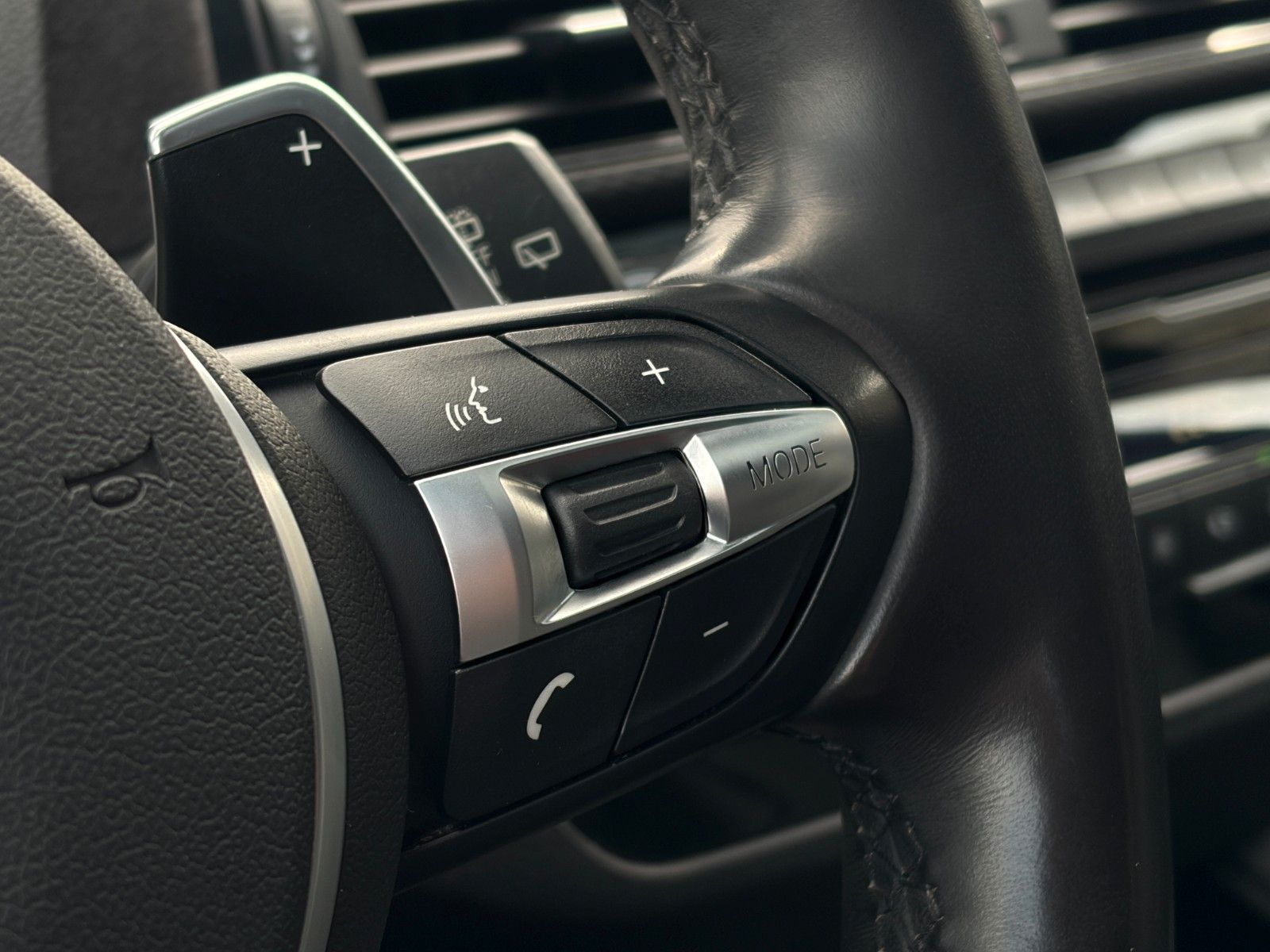 Fahrzeugabbildung BMW M140i xDr. Special Edition Schiebed. H&K LHZ CAM