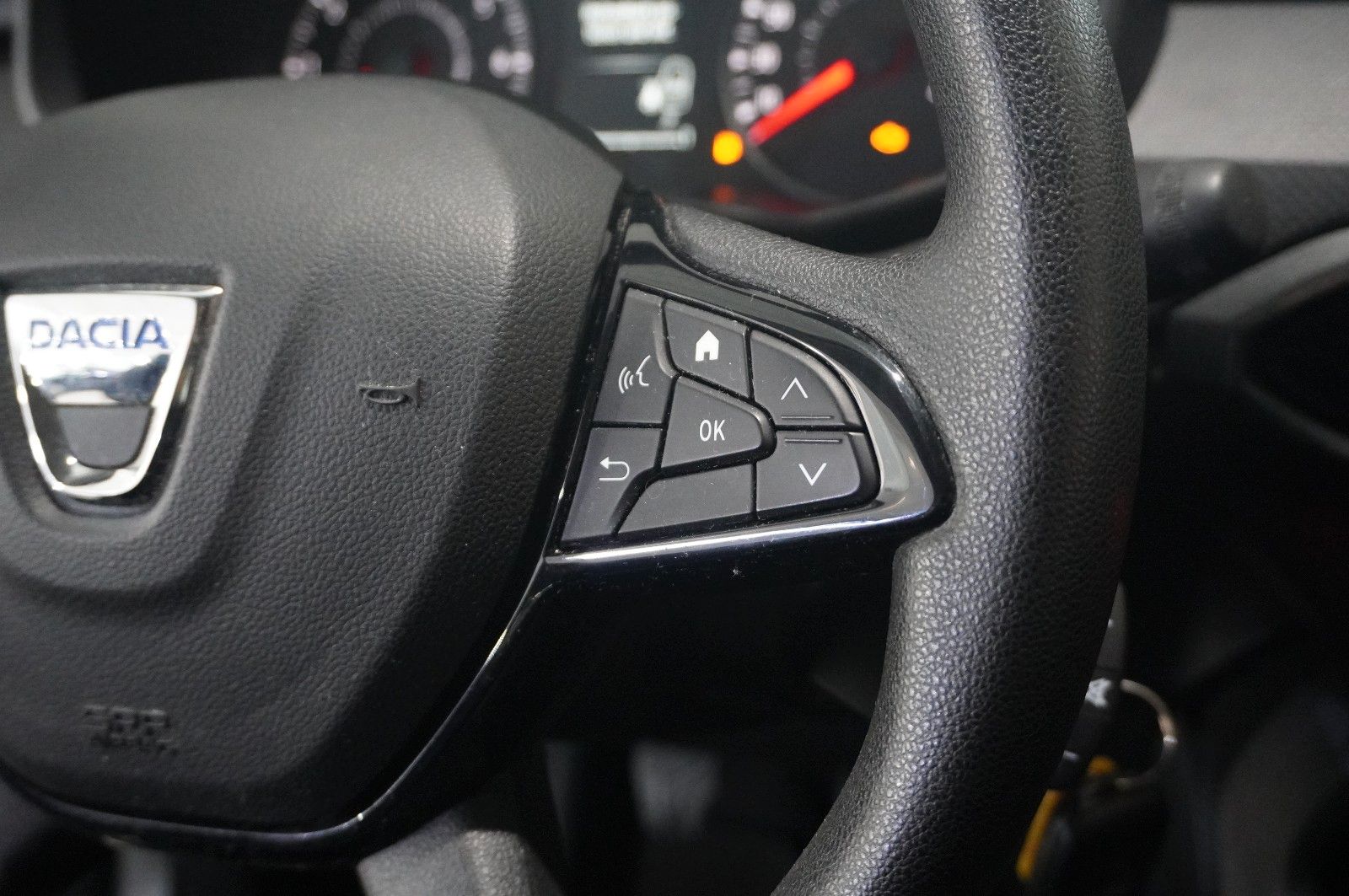 Fahrzeugabbildung Dacia Sandero III 1.0 TCE COMFORT LED/DAB/SHZ/TEMP/AHK