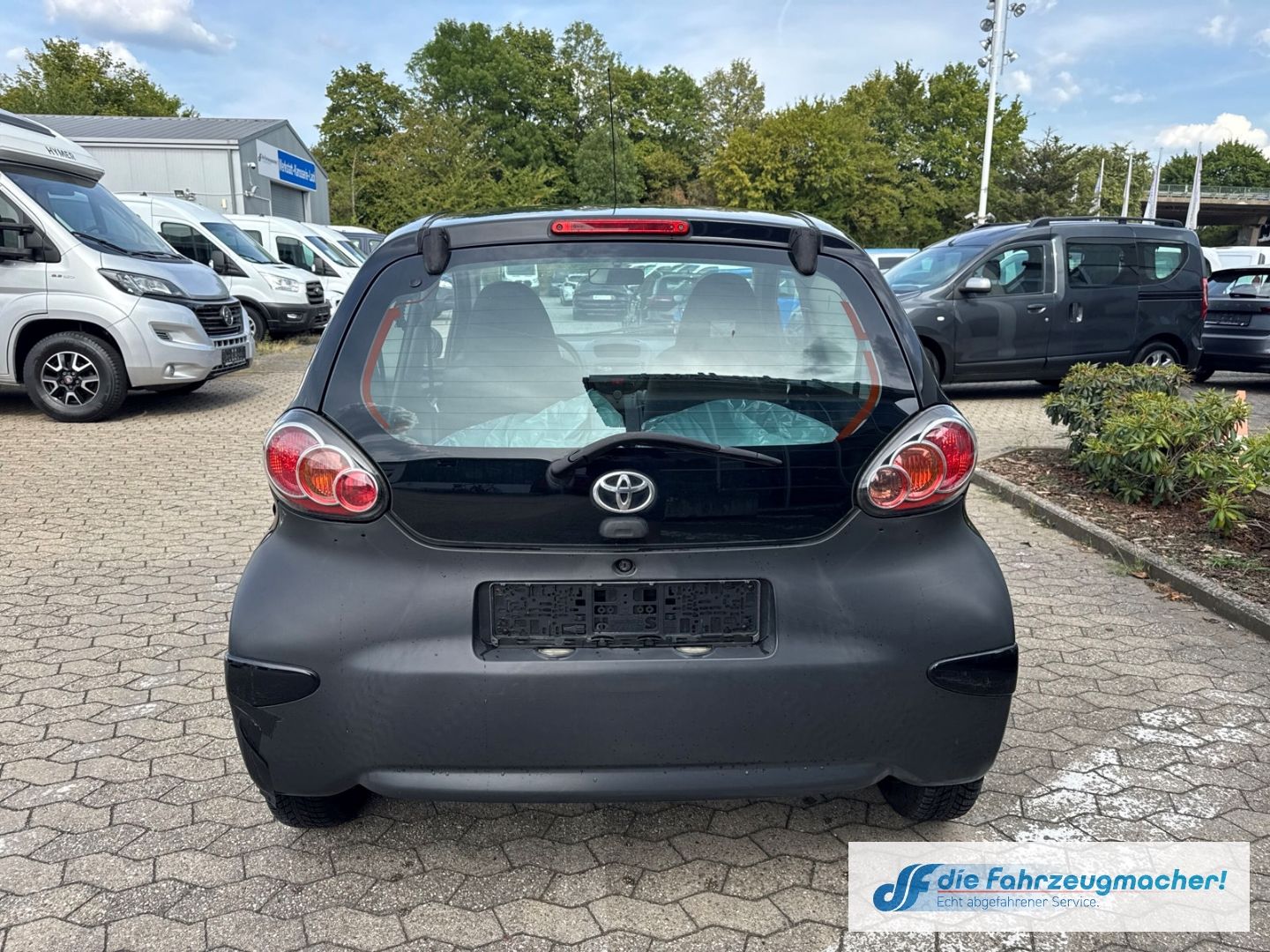 Fahrzeugabbildung Toyota Aygo teilb.Rücksb met. ABS Servo Airb *EXPORT