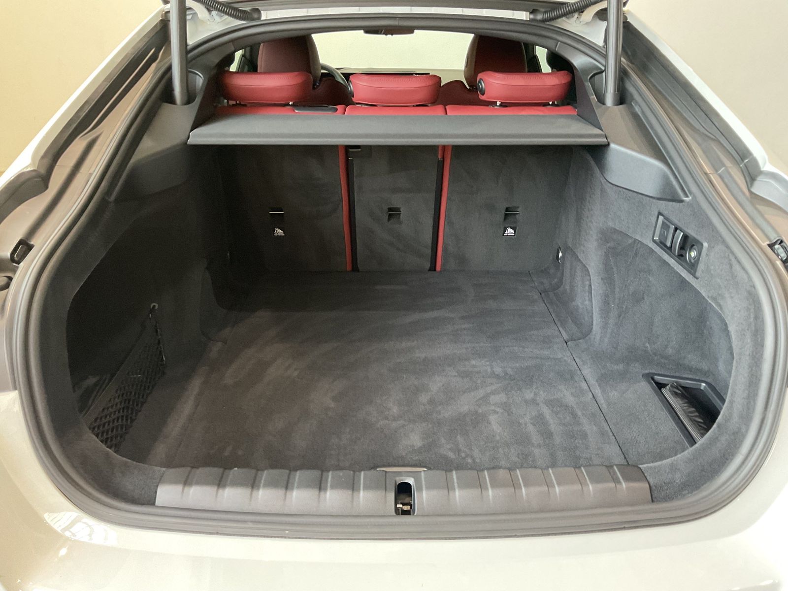 Fahrzeugabbildung BMW i4 eDrive40 M Sportpaket, Driving Assistant Prof