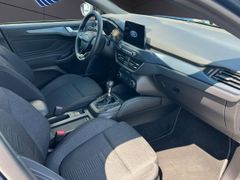 FORD Focus Lim. Active KLIMA,NAVI,PDC,TEMPOMAT,LED FORD Focus Lim. Active KLIMA,NAVI,PDC,TEMPOMAT,LED