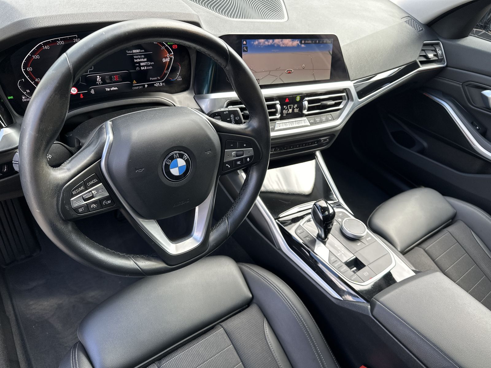 Fahrzeugabbildung BMW 320d Touring xDrive Sport-Line NAV+LED+AHK+PANO