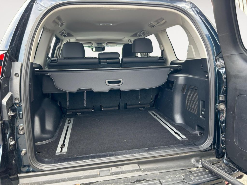 Fahrzeugabbildung Toyota Land Cruiser 2.8 D-4D Automatik Executive