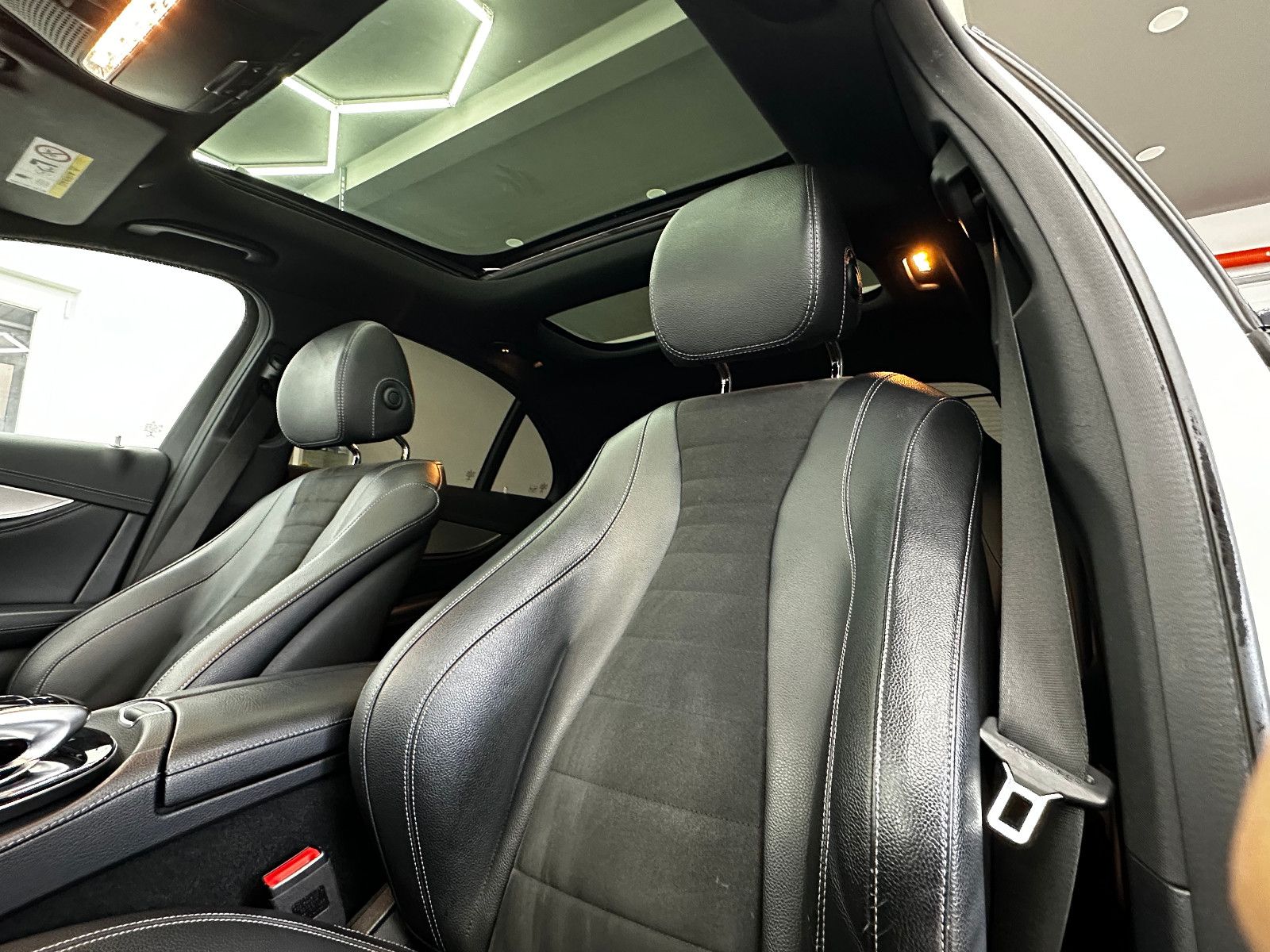 Fahrzeugabbildung Mercedes-Benz E 350d AMG-LINE/WIDESCREEN/360°KAM/PANO/E43 Opt.