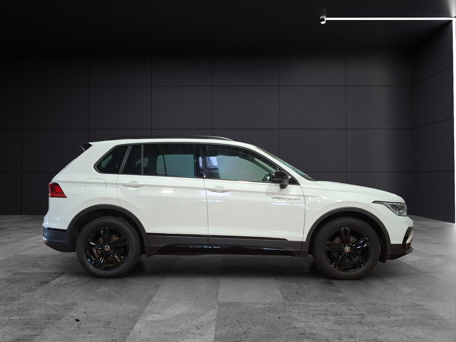 Fahrzeugabbildung Volkswagen Tiguan TDI Urban Sport DSG LED AHK Navi AID ACC