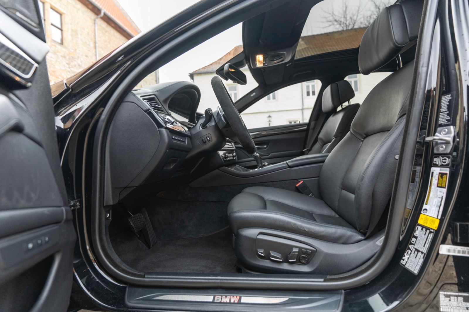 Fahrzeugabbildung BMW 550I Xdrive M-Performance HUD LED KAM NAV H&K