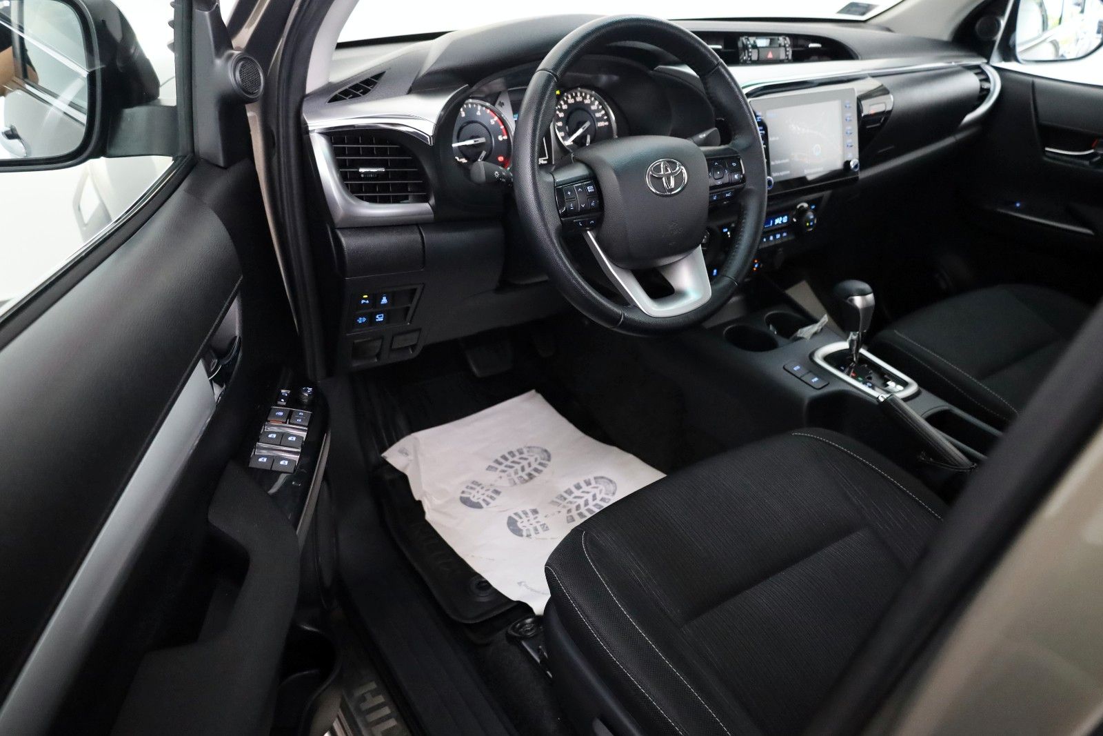 Fahrzeugabbildung Toyota Hilux 2.8 D-4D Executive, CarPlay, Kamera, Rollo
