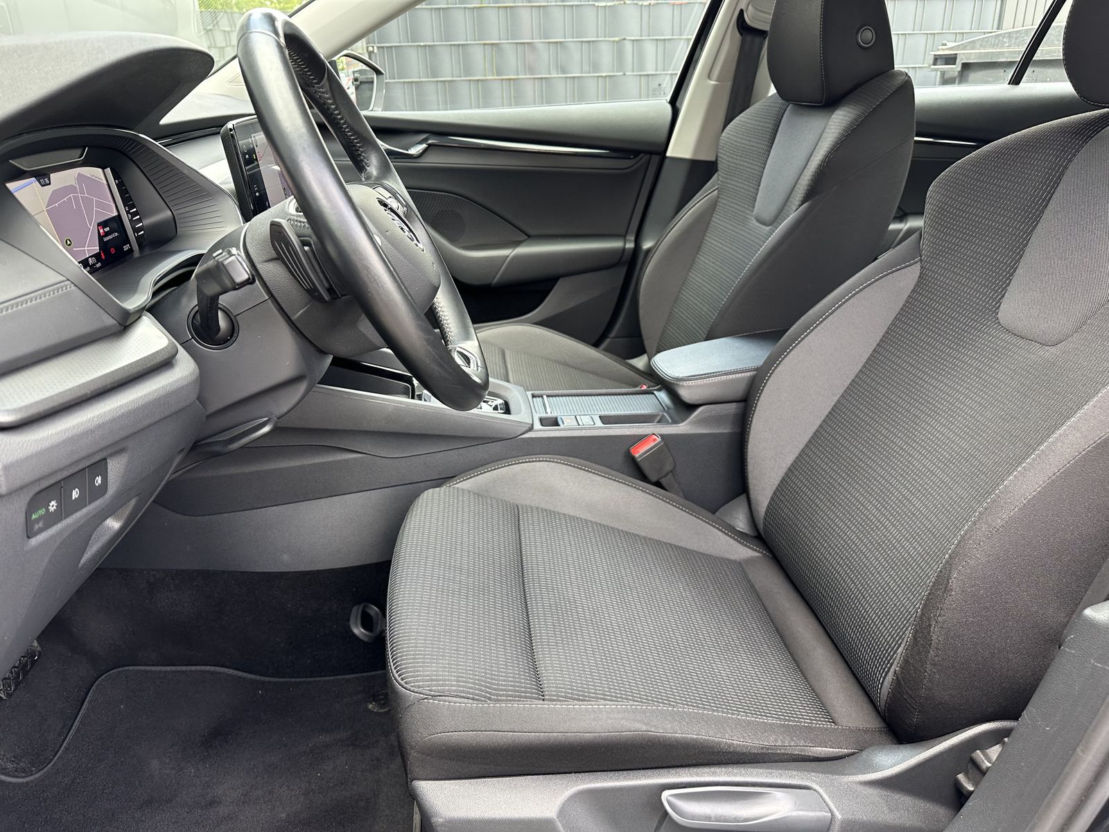 Fahrzeugabbildung SKODA Octavia Combi 2.0 TDI DSG Ambition NAV+LED+ACC
