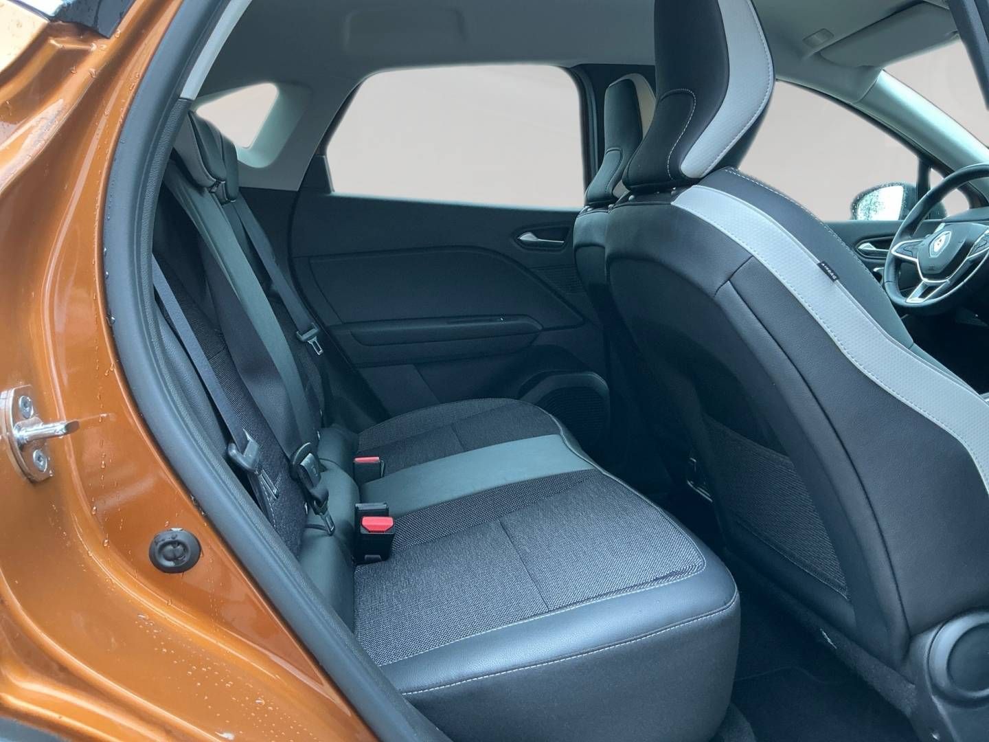 Fahrzeugabbildung Renault CAPTUR INTENS E-TECH Plug-in 160 (MY21.2)