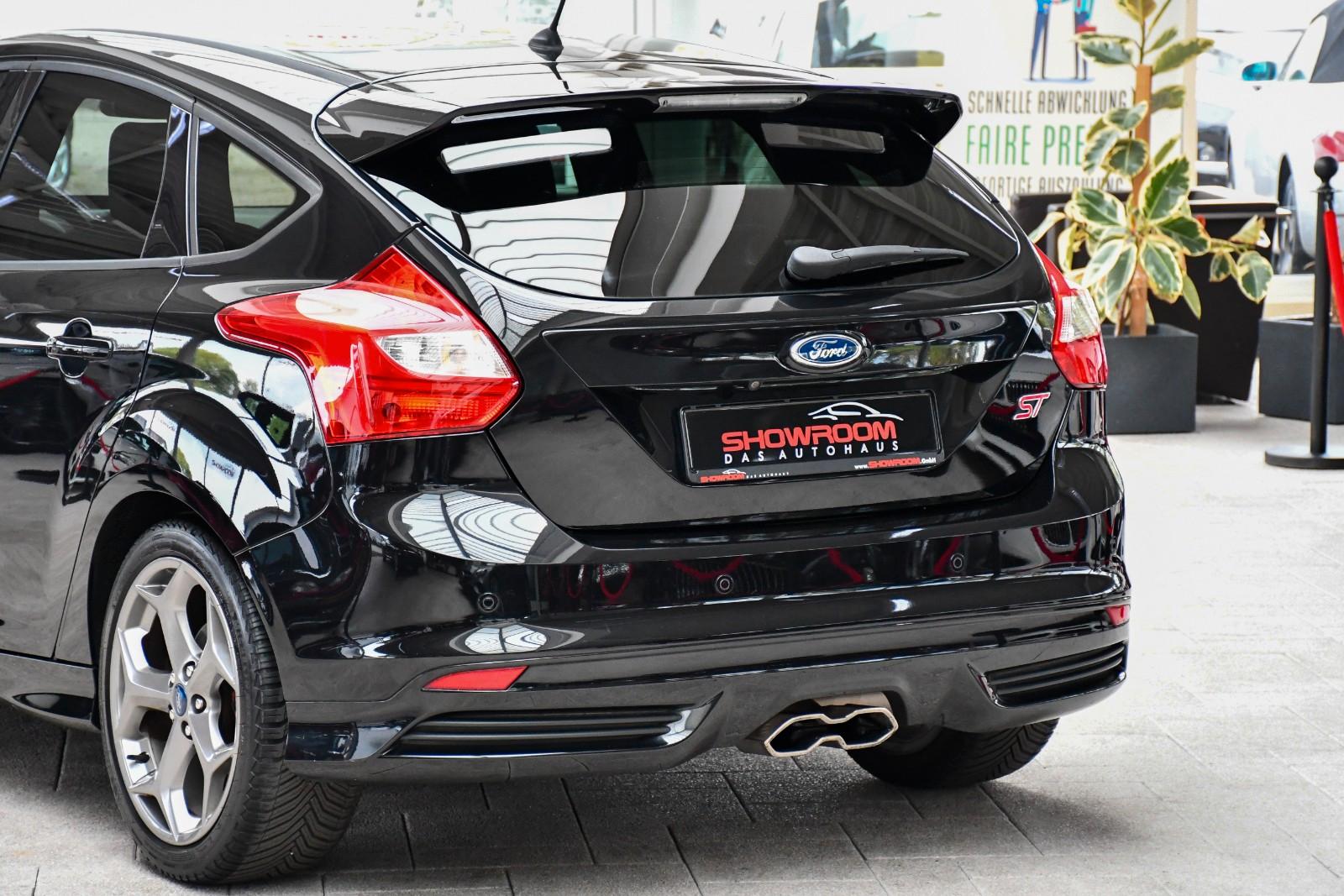 Ford Focus Lim. ST Schalter Recaro Kamera Navi 1.Hand