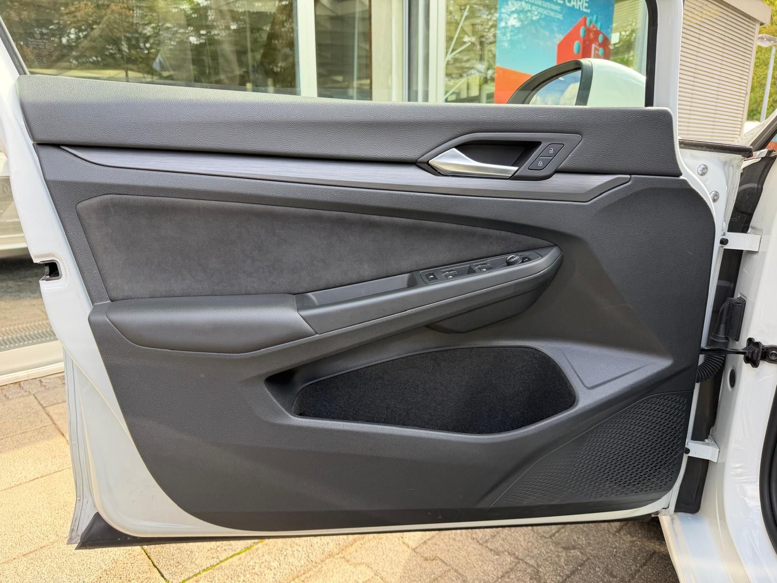 Fahrzeugabbildung Volkswagen Golf 1,5 eTSI Style >MEMO+LED+MASS+SHZ+PDC+ACC+